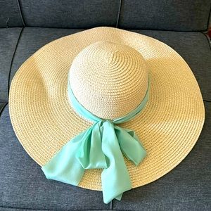 Straw sun hat